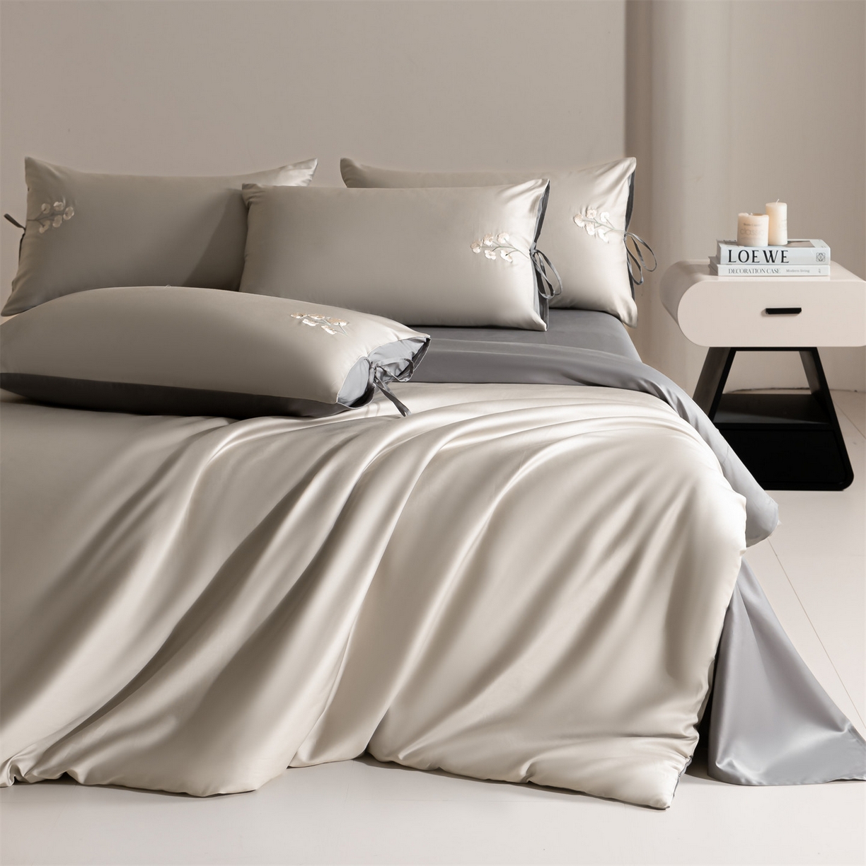 91家纺网 家纺一手货源 找家纺 DC 2026新款50S全棉花卉刺绣四件套--花屿系列 花屿-山灰+石墨灰（小白花）