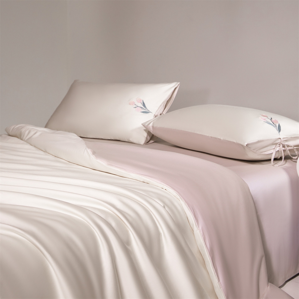 91家纺网 家纺一手货源 找家纺 DC 2026新款50S全棉花卉刺绣四件套--花屿系列 花屿-杏白+素粉（郁金香）