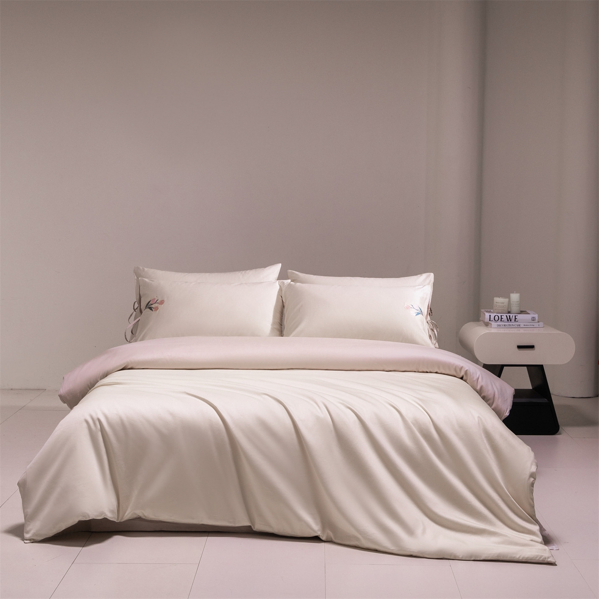 91家纺网 家纺一手货源 找家纺 DC 2026新款50S全棉花卉刺绣四件套--花屿系列 花屿-杏白+素粉（郁金香）