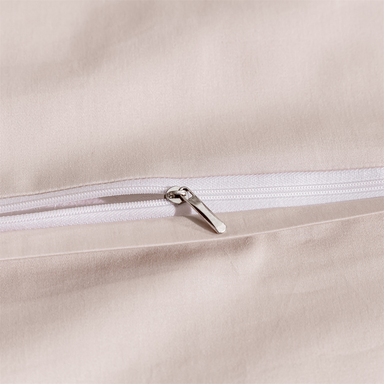 91家纺网 家纺一手货源 找家纺 DC 2026新款50S全棉花卉刺绣四件套--花屿系列 花屿-杏白+素粉（郁金香）