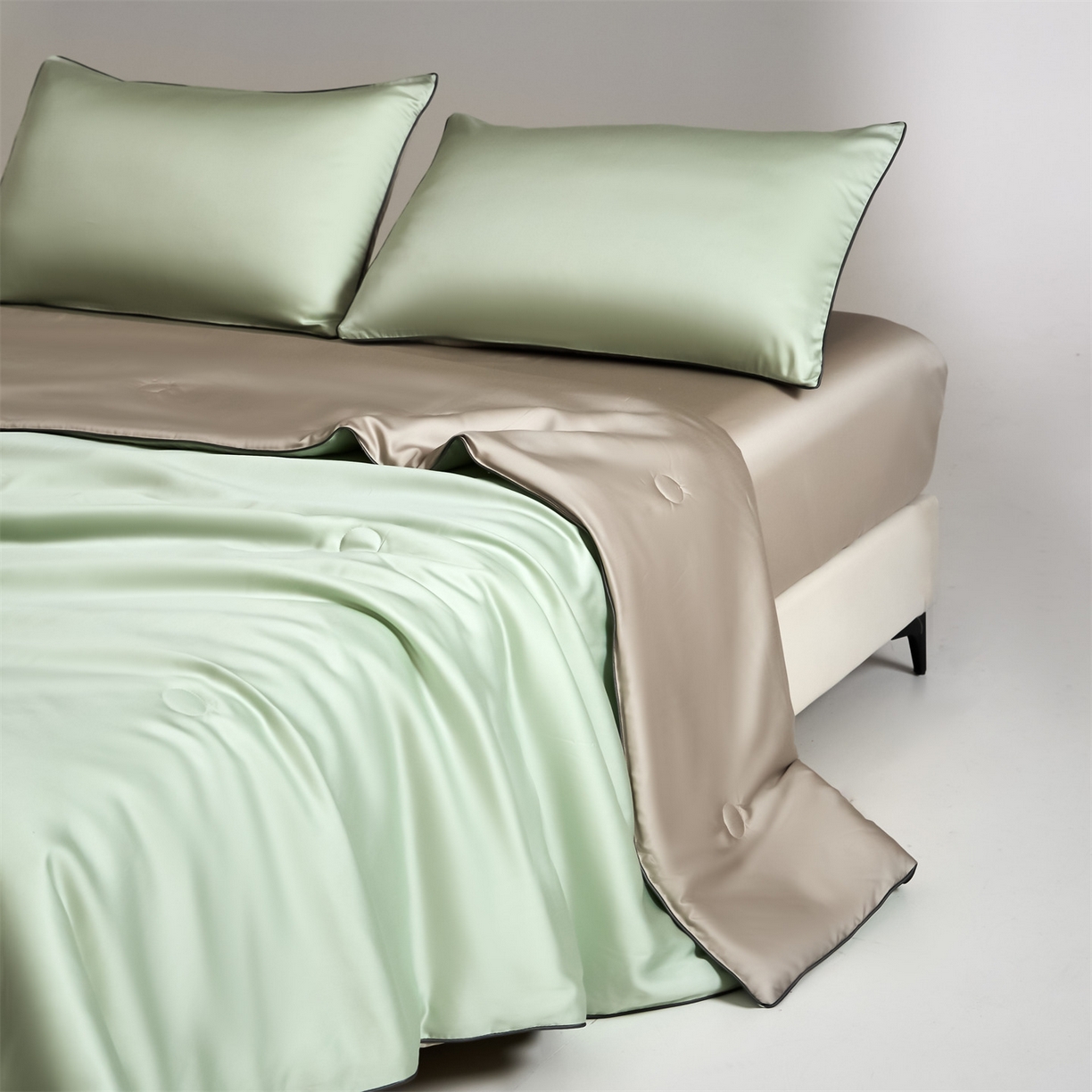 91家纺网 家纺一手货源 找家纺 无界 2026新款天丝夏被-麻绳双拼-温妮 温妮 亚丁绿+冰川灰