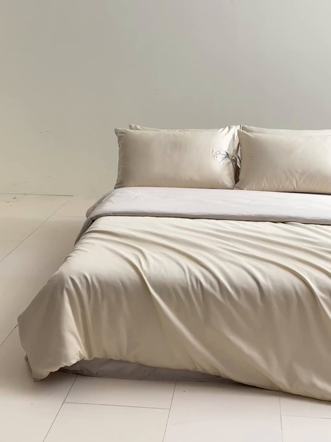 91家纺网 家纺一手货源 找家纺 DC 2026新款50S全棉花卉刺绣四件套--花屿系列 花屿-杏白+素粉（郁金香）