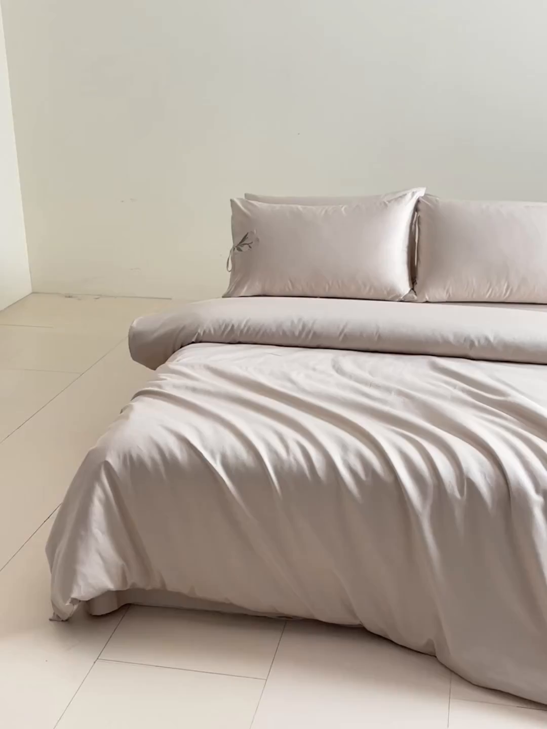 91家纺网 家纺一手货源 找家纺 DC 2026新款50S全棉花卉刺绣四件套--花屿系列 花屿-素粉（郁金香）