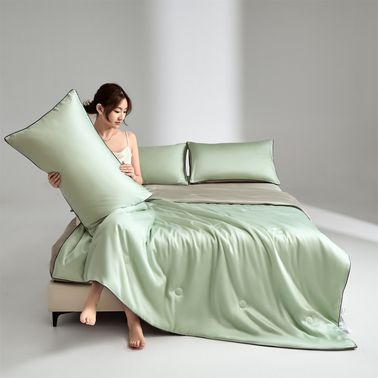 91家纺网 家纺一手货源 找家纺 无界 2026新款天丝夏被-麻绳双拼-温妮 温妮 亚丁绿+冰川灰