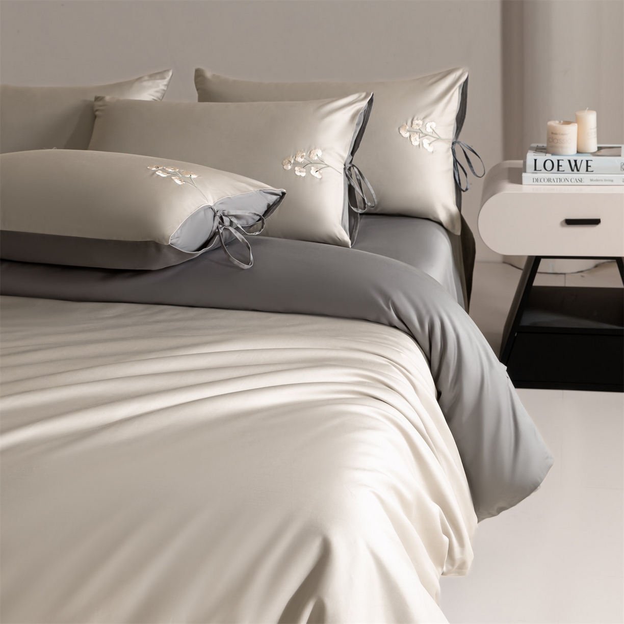 91家纺网 家纺一手货源 找家纺 DC 2026新款50S全棉花卉刺绣四件套--花屿系列 花屿-山灰+石墨灰（小白花）