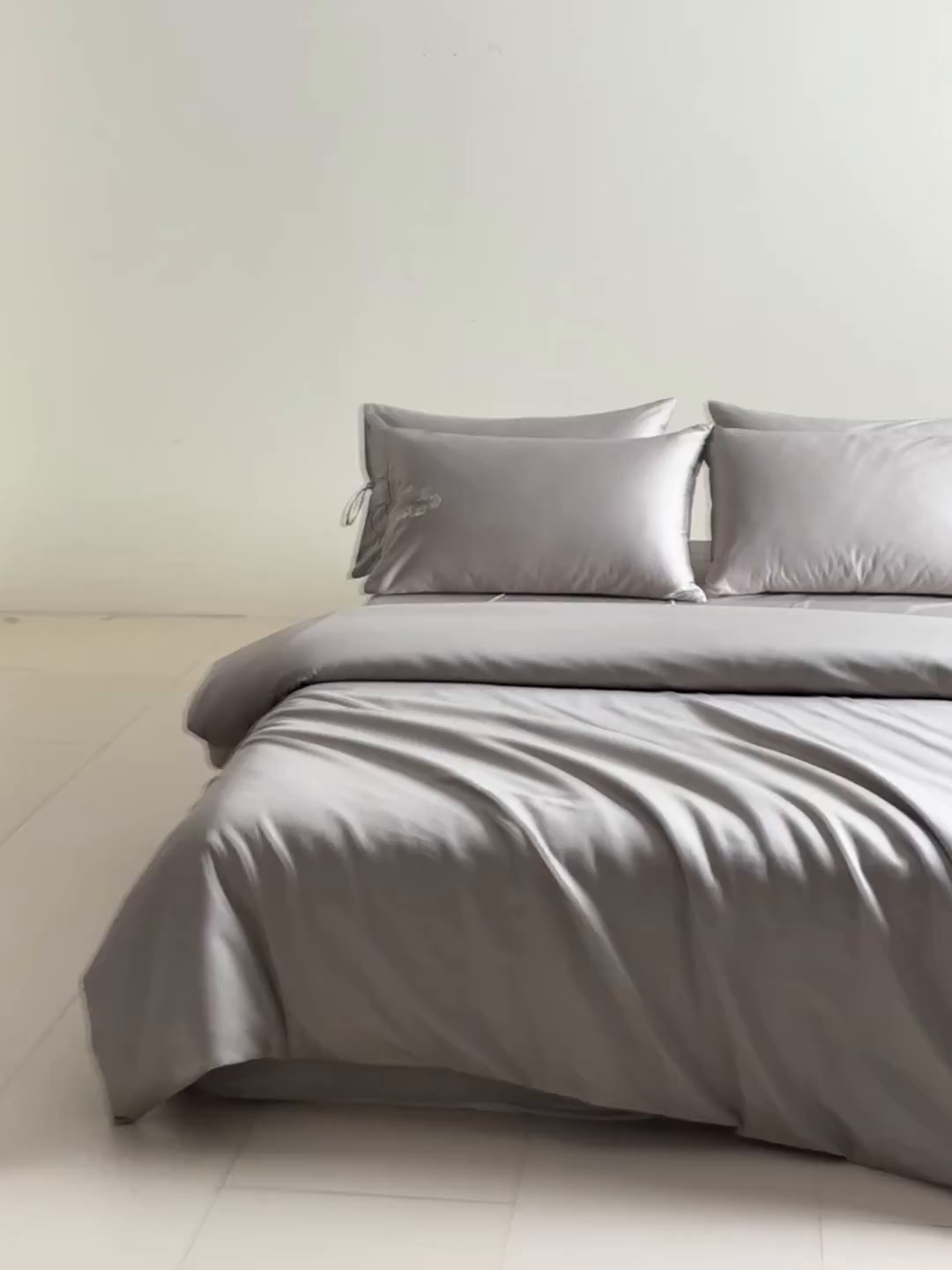 91家纺网 家纺一手货源 找家纺 DC 2026新款50S全棉花卉刺绣四件套--花屿系列 花屿-山灰（小白花）