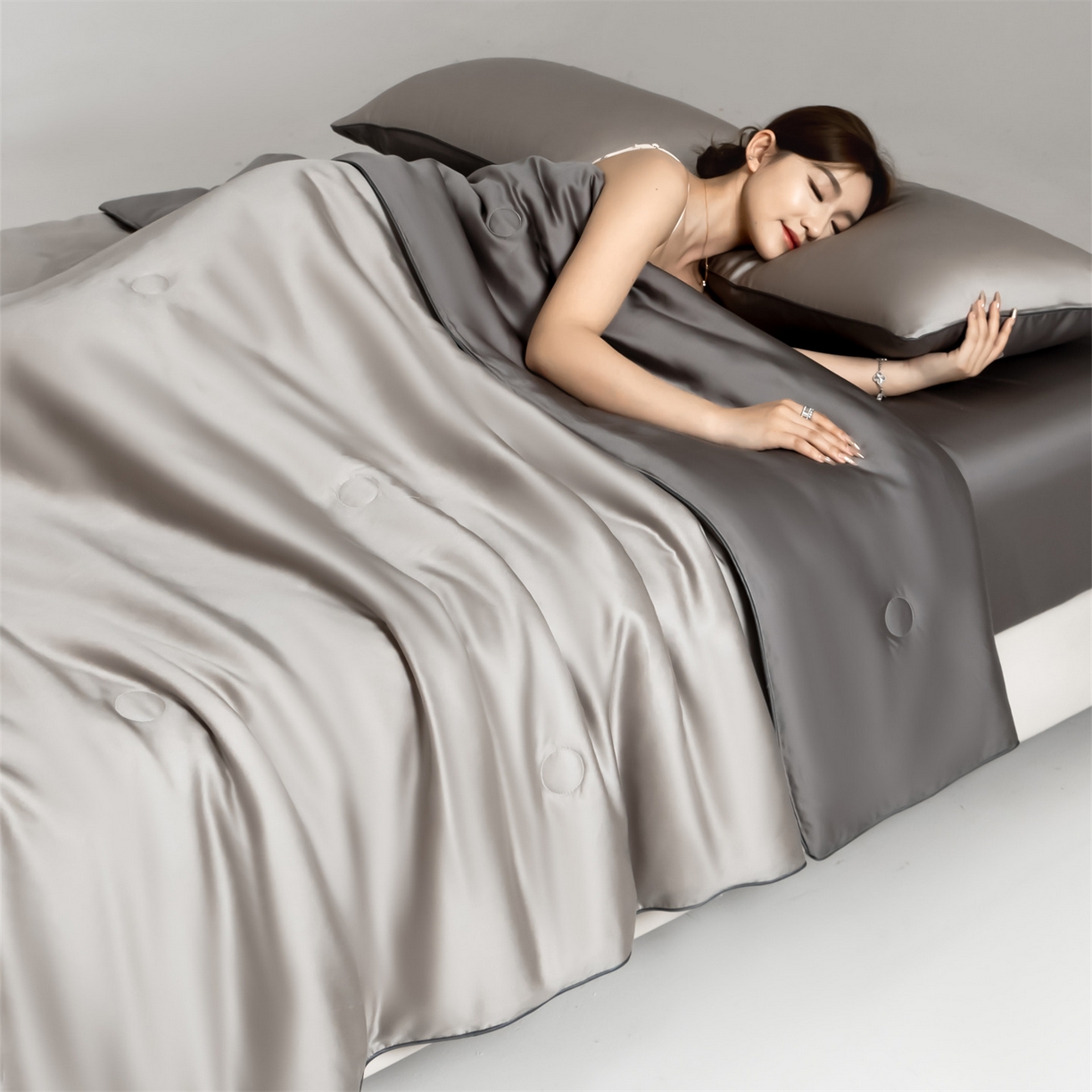 91家纺网 家纺一手货源 找家纺 无界 2026新款天丝夏被-麻绳双拼-温妮 温妮 椰子灰+经典灰