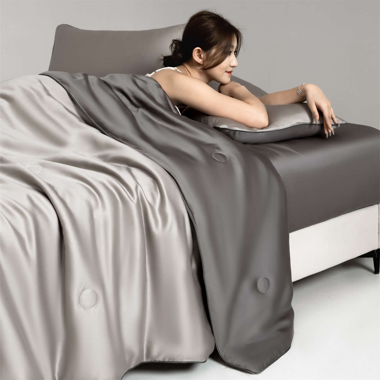 91家纺网 家纺一手货源 找家纺 无界 2026新款天丝夏被-麻绳双拼-温妮 温妮 椰子灰+经典灰