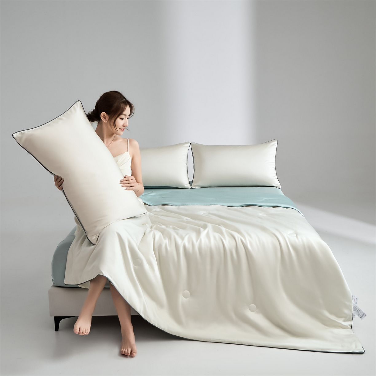 91家纺网 家纺一手货源 找家纺 无界 2026新款天丝夏被-麻绳双拼-温妮 温妮 元气白桃+海盐蓝