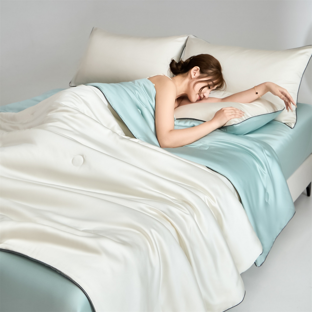 91家纺网 家纺一手货源 找家纺 无界 2026新款天丝夏被-麻绳双拼-温妮 温妮 元气白桃+海盐蓝