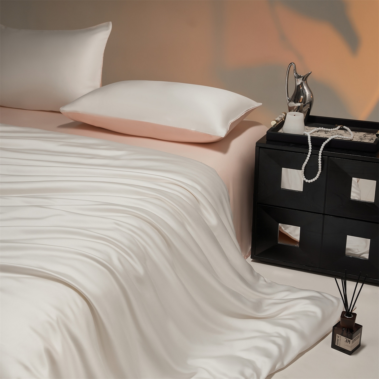 91家纺网 家纺一手货源 找家纺 DC 2026新款天丝纯色双拼四件套--多娜系列 元气白桃+半熟蜜桃