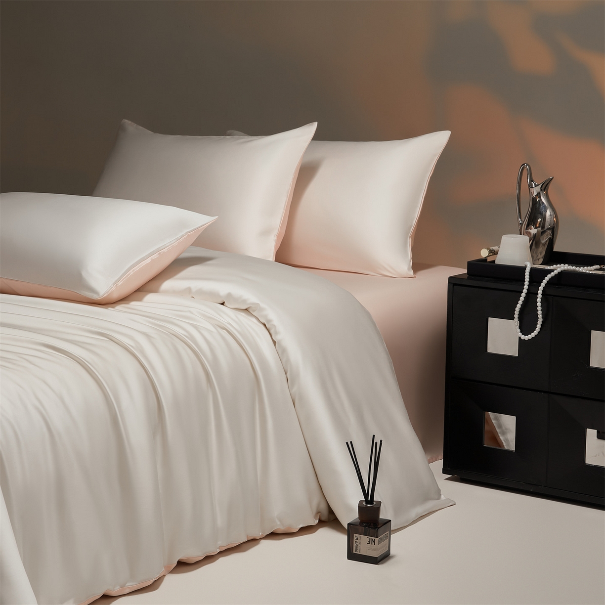 91家纺网 家纺一手货源 找家纺 DC 2026新款天丝纯色双拼四件套--多娜系列 元气白桃+半熟蜜桃