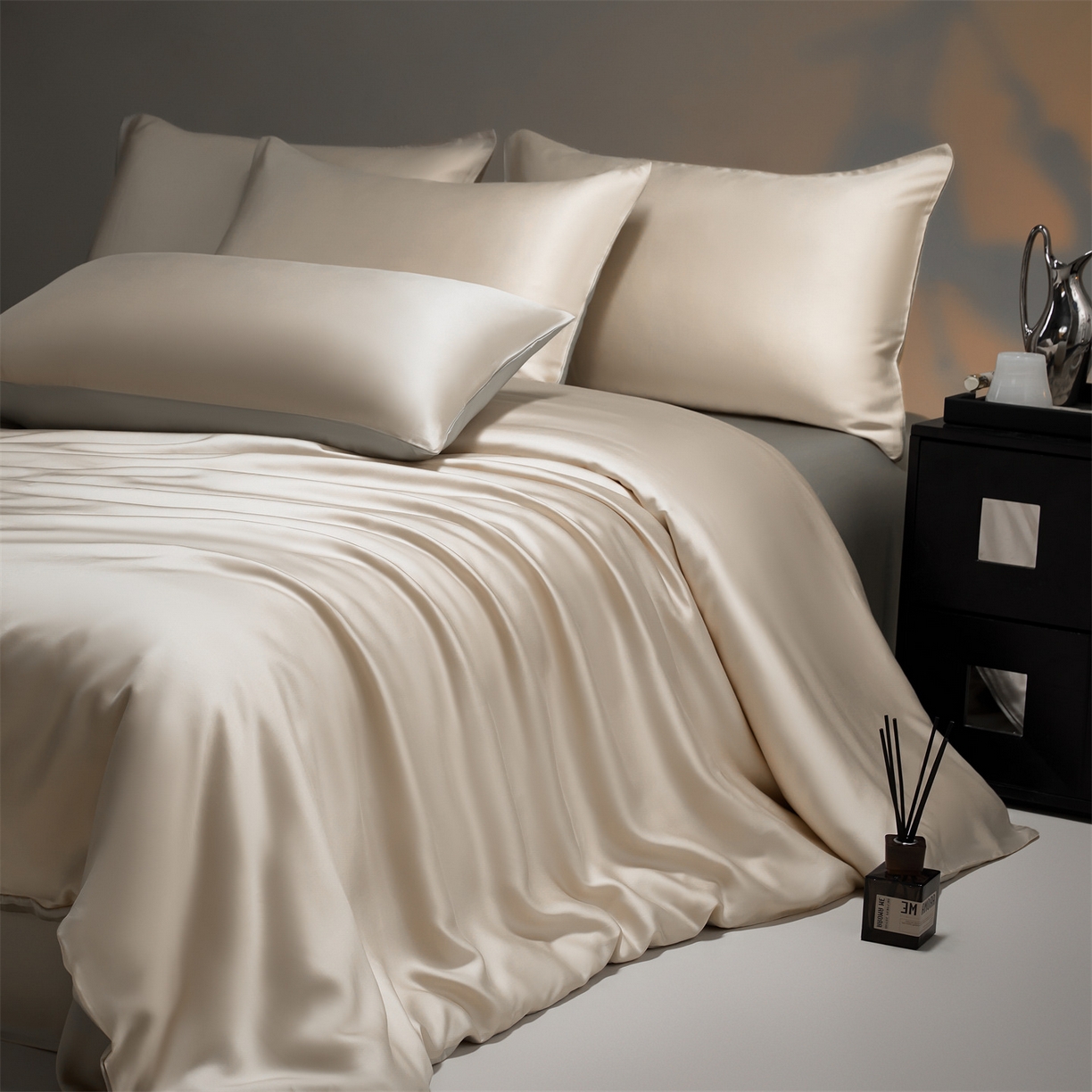 91家纺网 家纺一手货源 找家纺 DC 2026新款天丝纯色双拼四件套--多娜系列 浅茶+冰川灰