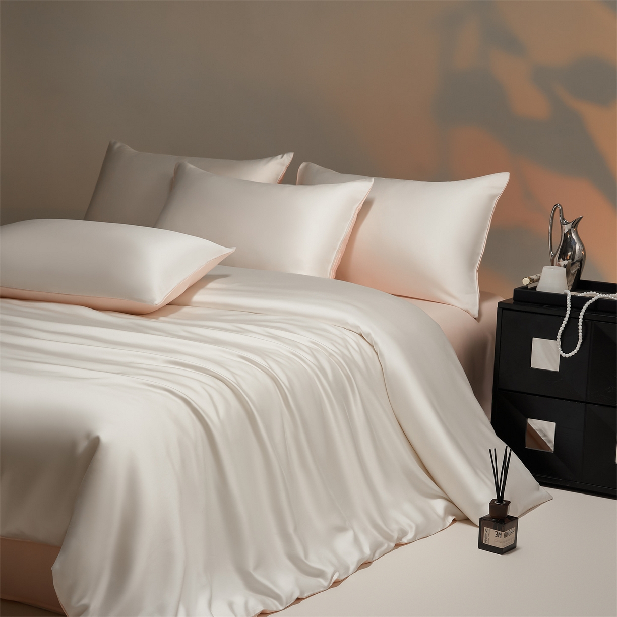 91家纺网 家纺一手货源 找家纺 DC 2026新款天丝纯色双拼四件套--多娜系列 元气白桃+半熟蜜桃