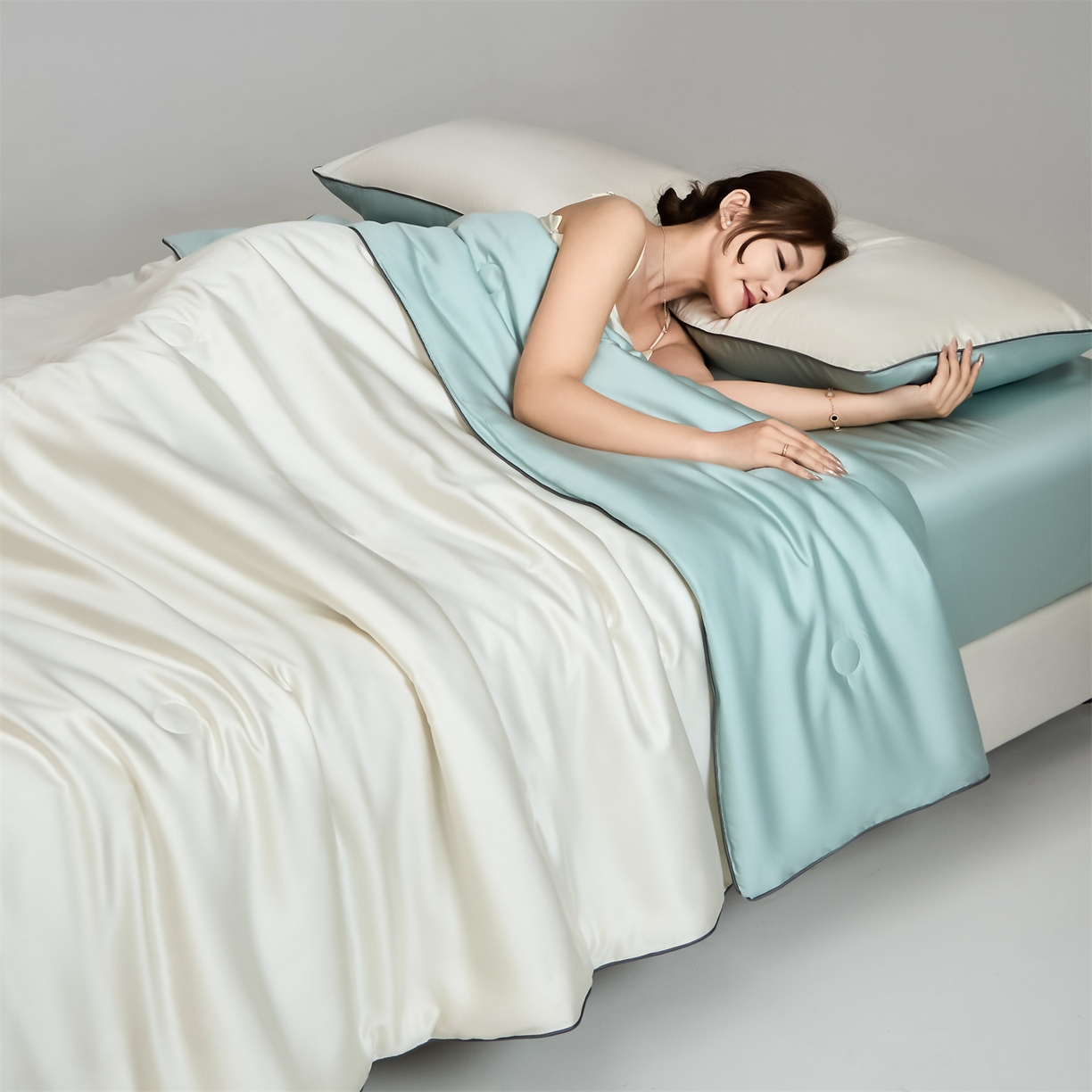 91家纺网 家纺一手货源 找家纺 无界 2026新款天丝夏被-麻绳双拼-温妮 温妮 元气白桃+海盐蓝