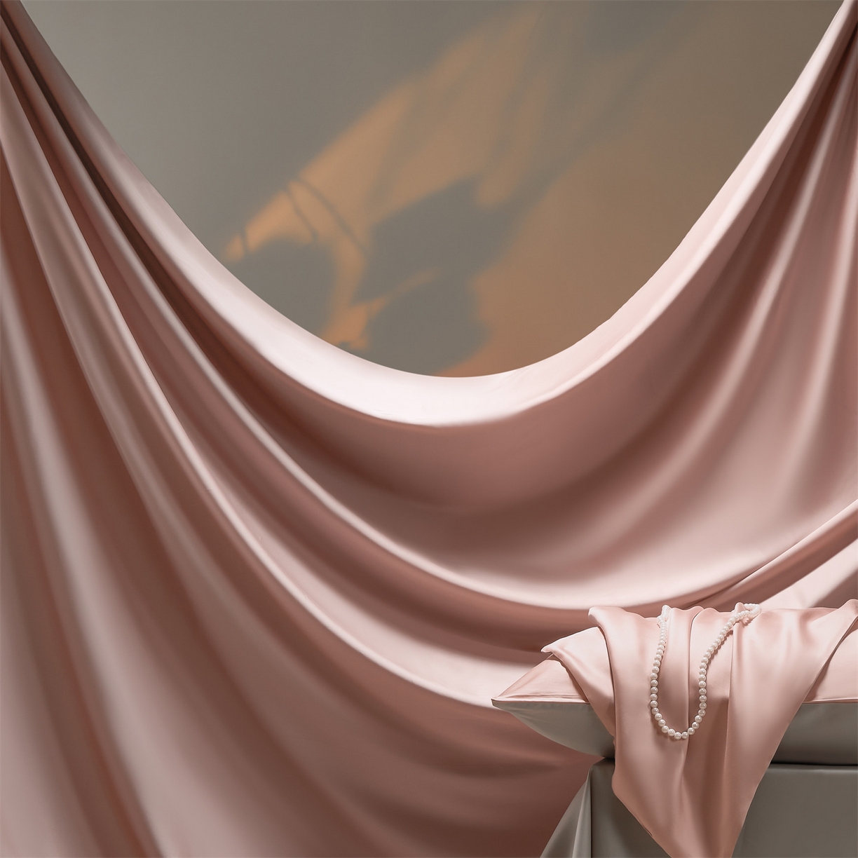 91家纺网 家纺一手货源 找家纺 DC 2026新款天丝纯色双拼四件套--多娜系列 子粉+椰子灰