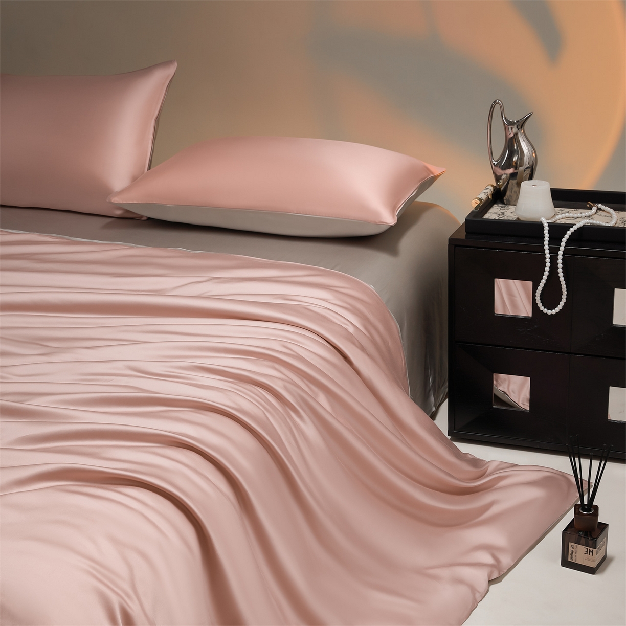 91家纺网 家纺一手货源 找家纺 DC 2026新款天丝纯色双拼四件套--多娜系列 子粉+椰子灰