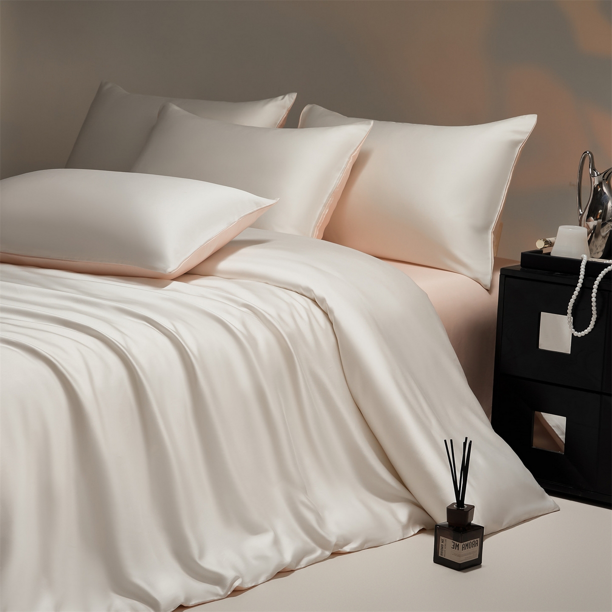 91家纺网 家纺一手货源 找家纺 DC 2026新款天丝纯色双拼四件套--多娜系列 元气白桃+半熟蜜桃