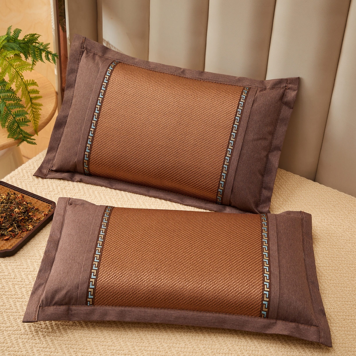 91家纺网 家纺一手货源 找家纺 小桃姐家纺 2026新款夏凉枕清凉藤席凉席花草枕头枕芯藤面竹席枕头-系列二 回纹直角冰藤枕-深咖