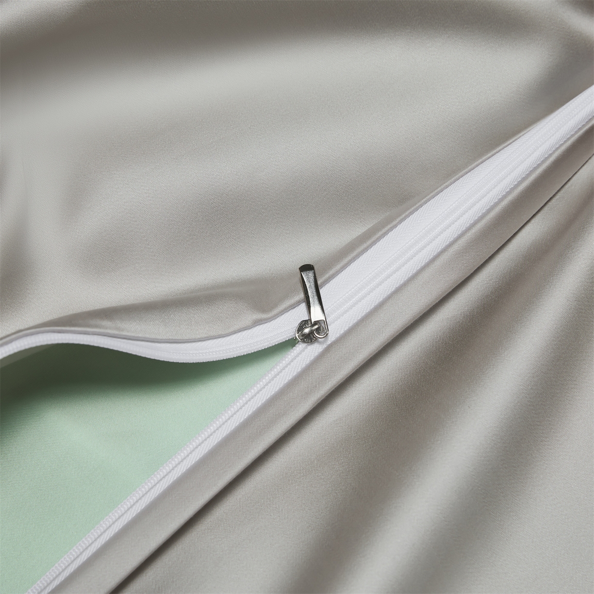 91家纺网 家纺一手货源 找家纺 DC 2026新款天丝纯色双拼四件套--多娜系列 亚丁绿+冰川灰