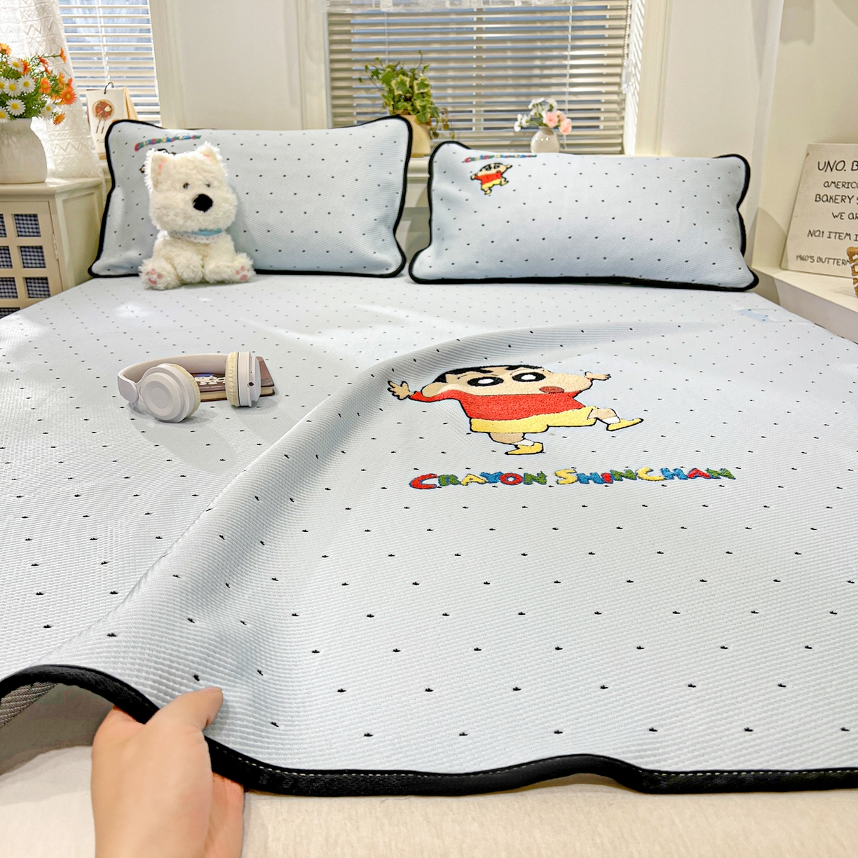 91家纺网 家纺一手货源 找家纺 （总）桃子家居 2026新款A类PE凉感卡通蜡笔小新毛巾绣高端工艺空调软席凉席三件套系列