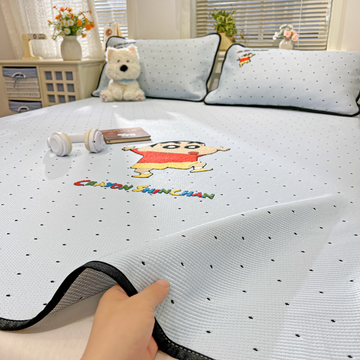 91家纺网 家纺一手货源 找家纺 （总）桃子家居 2026新款A类PE凉感卡通蜡笔小新毛巾绣高端工艺空调软席凉席三件套系列