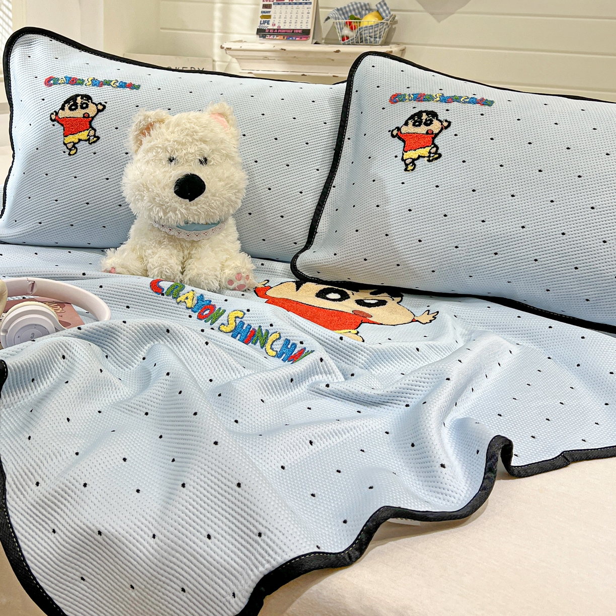 91家纺网 家纺一手货源 找家纺 （总）桃子家居 2026新款A类PE凉感卡通蜡笔小新毛巾绣高端工艺空调软席凉席三件套系列