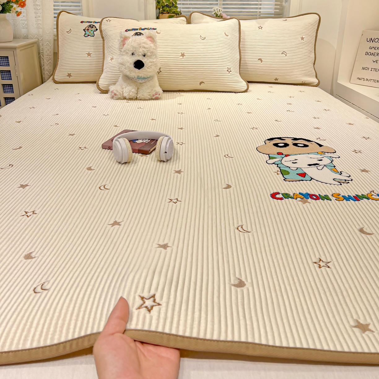 91家纺网 家纺一手货源 找家纺 桃子家居 2026新款A类PE凉感卡通蜡笔小新毛巾绣高端工艺空调软席凉席三件套系列 PE蜡笔小新-伙伴小新