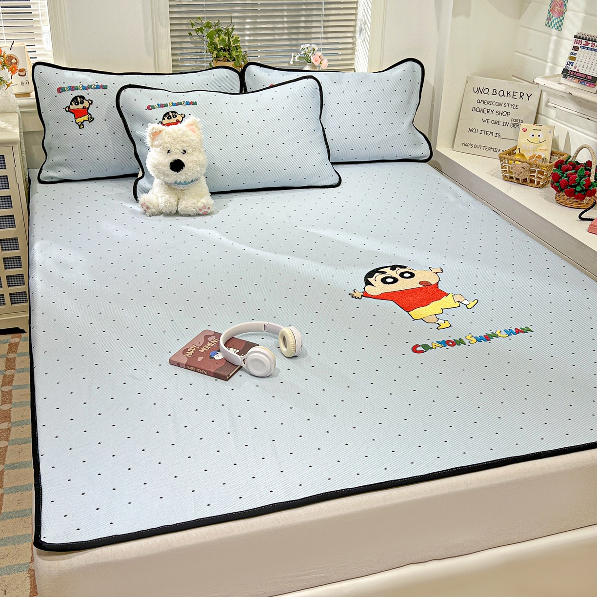 91家纺网 家纺一手货源 找家纺 桃子家居 2026新款A类PE凉感卡通蜡笔小新毛巾绣高端工艺空调软席凉席三件套系列 PE蜡笔小新-调皮小新