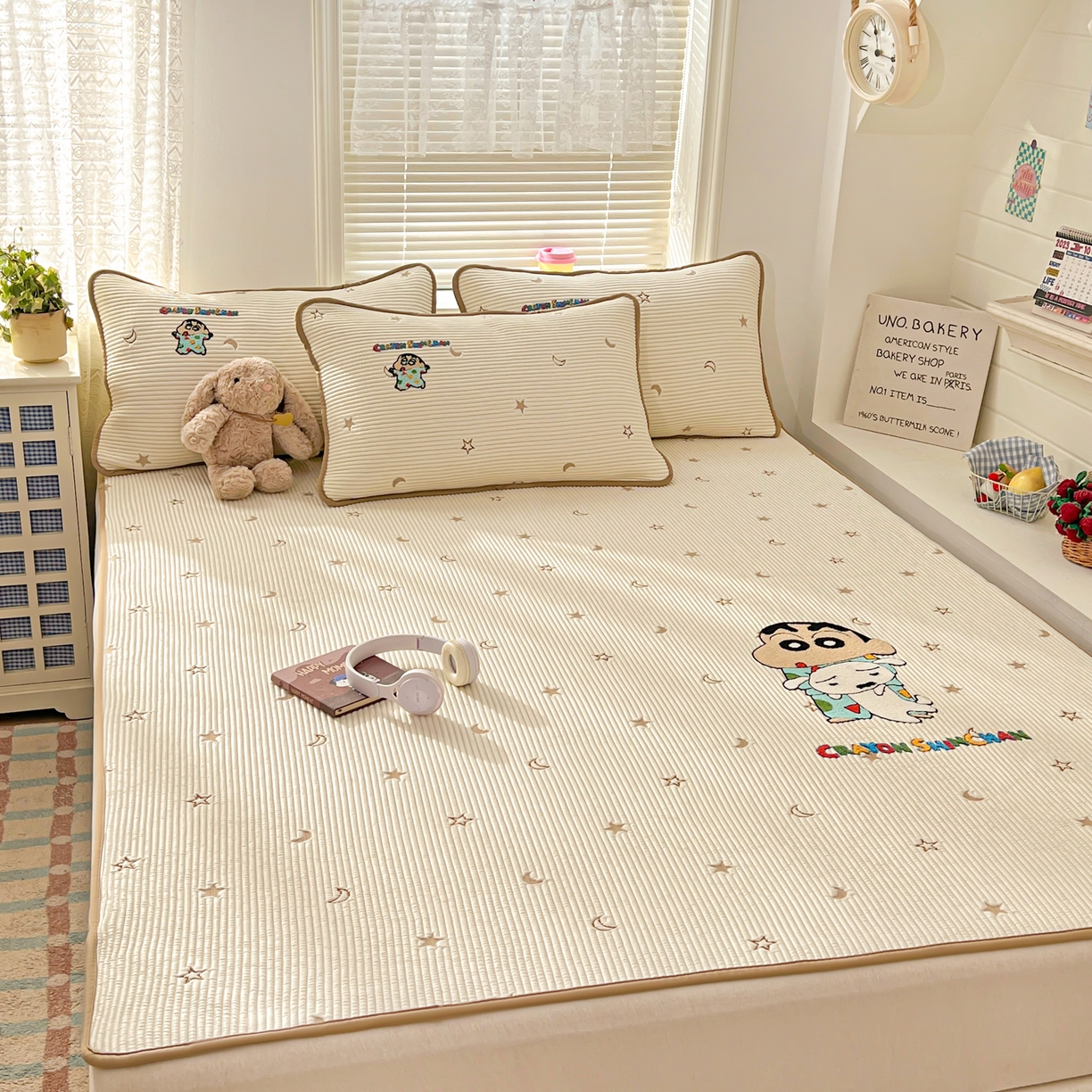 91家纺网 家纺一手货源 找家纺 桃子家居 2026新款A类PE凉感卡通蜡笔小新毛巾绣高端工艺空调软席凉席三件套系列 PE蜡笔小新-伙伴小新