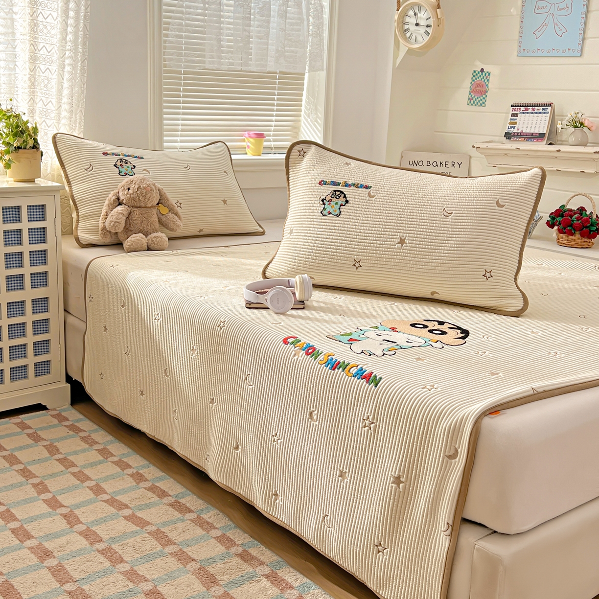 91家纺网 家纺一手货源 找家纺 桃子家居 2026新款A类PE凉感卡通蜡笔小新毛巾绣高端工艺空调软席凉席三件套系列 PE蜡笔小新-伙伴小新