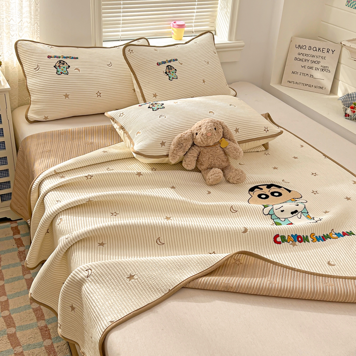 91家纺网 家纺一手货源 找家纺 桃子家居 2026新款A类PE凉感卡通蜡笔小新毛巾绣高端工艺空调软席凉席三件套系列 PE蜡笔小新-伙伴小新