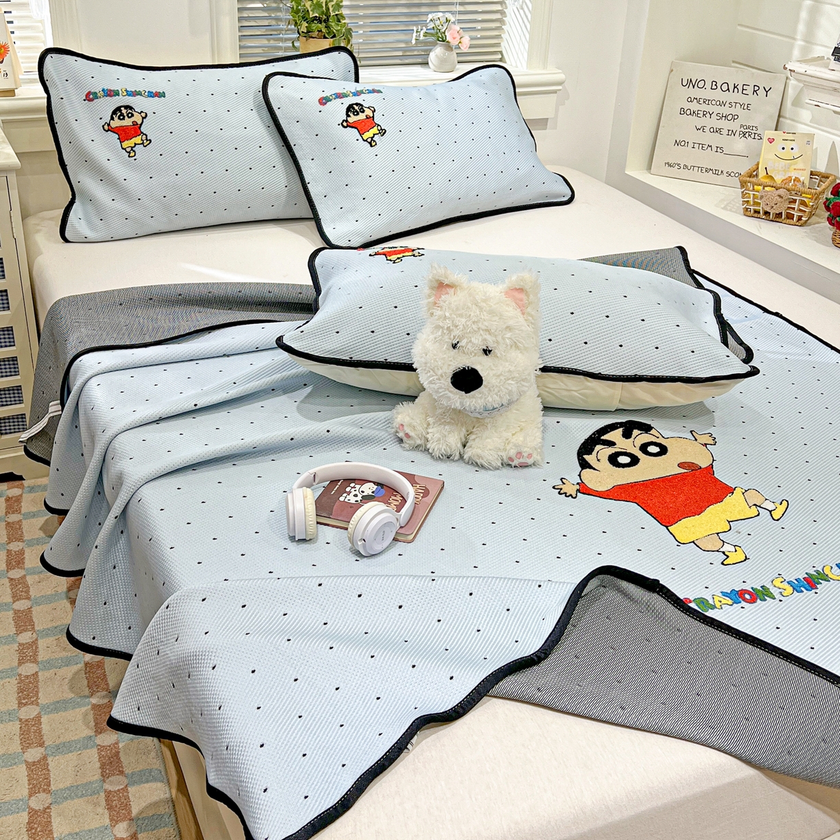 91家纺网 家纺一手货源 找家纺 桃子家居 2026新款A类PE凉感卡通蜡笔小新毛巾绣高端工艺空调软席凉席三件套系列 PE蜡笔小新-调皮小新