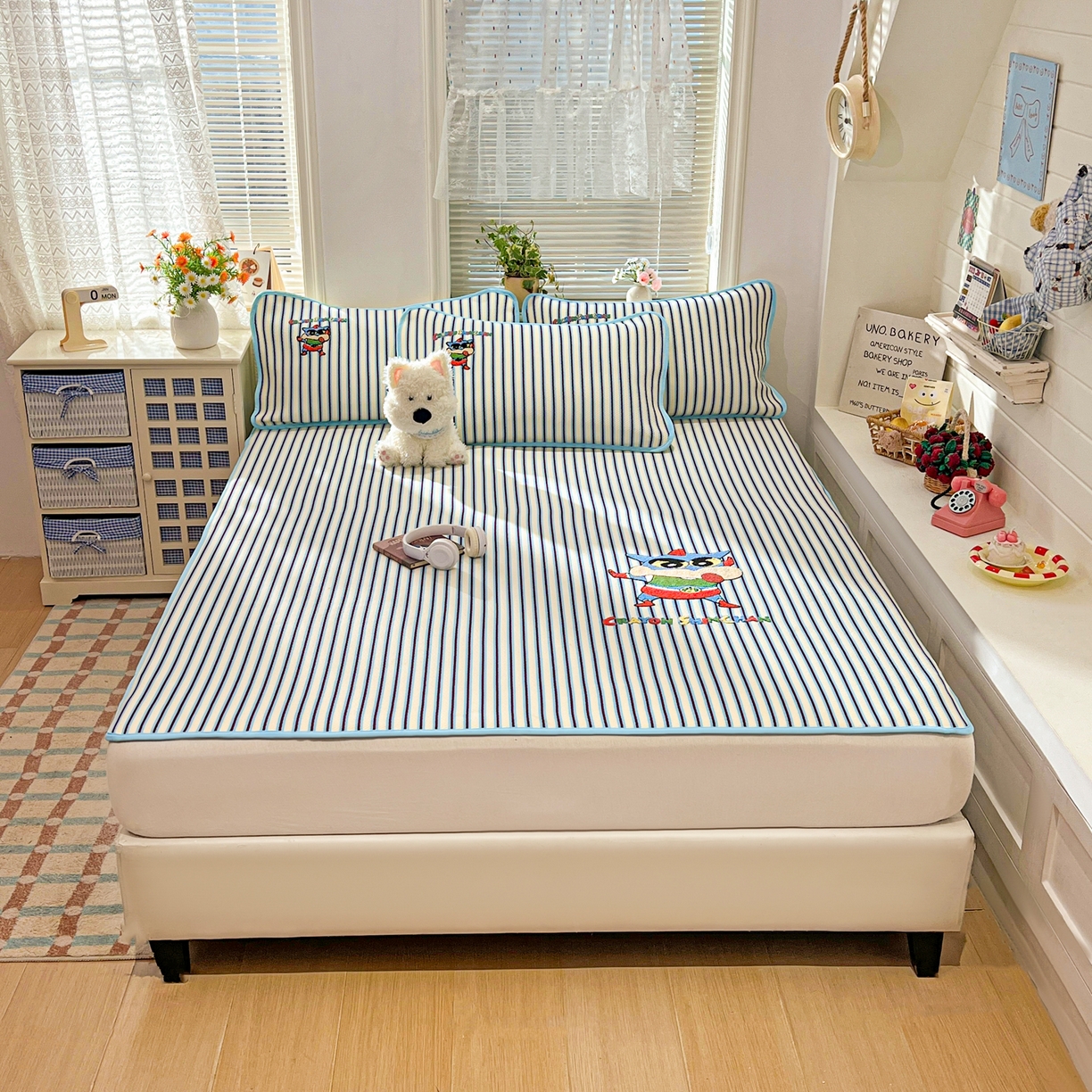 91家纺网 家纺一手货源 找家纺 桃子家居 2026新款A类PE凉感卡通蜡笔小新毛巾绣高端工艺空调软席凉席三件套系列 PE蜡笔小新-动感超人