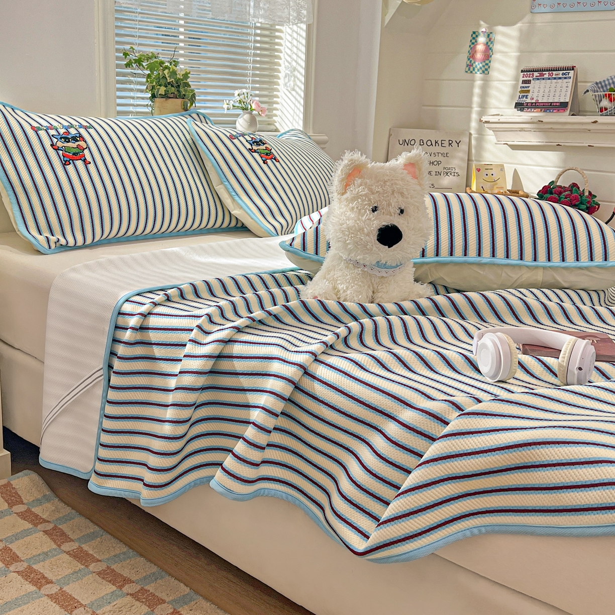 91家纺网 家纺一手货源 找家纺 桃子家居 2026新款A类PE凉感卡通蜡笔小新毛巾绣高端工艺空调软席凉席三件套系列 PE蜡笔小新-动感超人