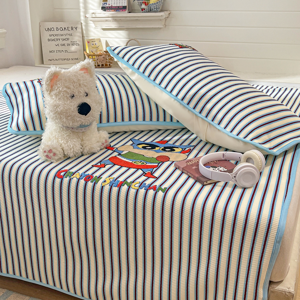 91家纺网 家纺一手货源 找家纺 桃子家居 2026新款A类PE凉感卡通蜡笔小新毛巾绣高端工艺空调软席凉席三件套系列 PE蜡笔小新-动感超人