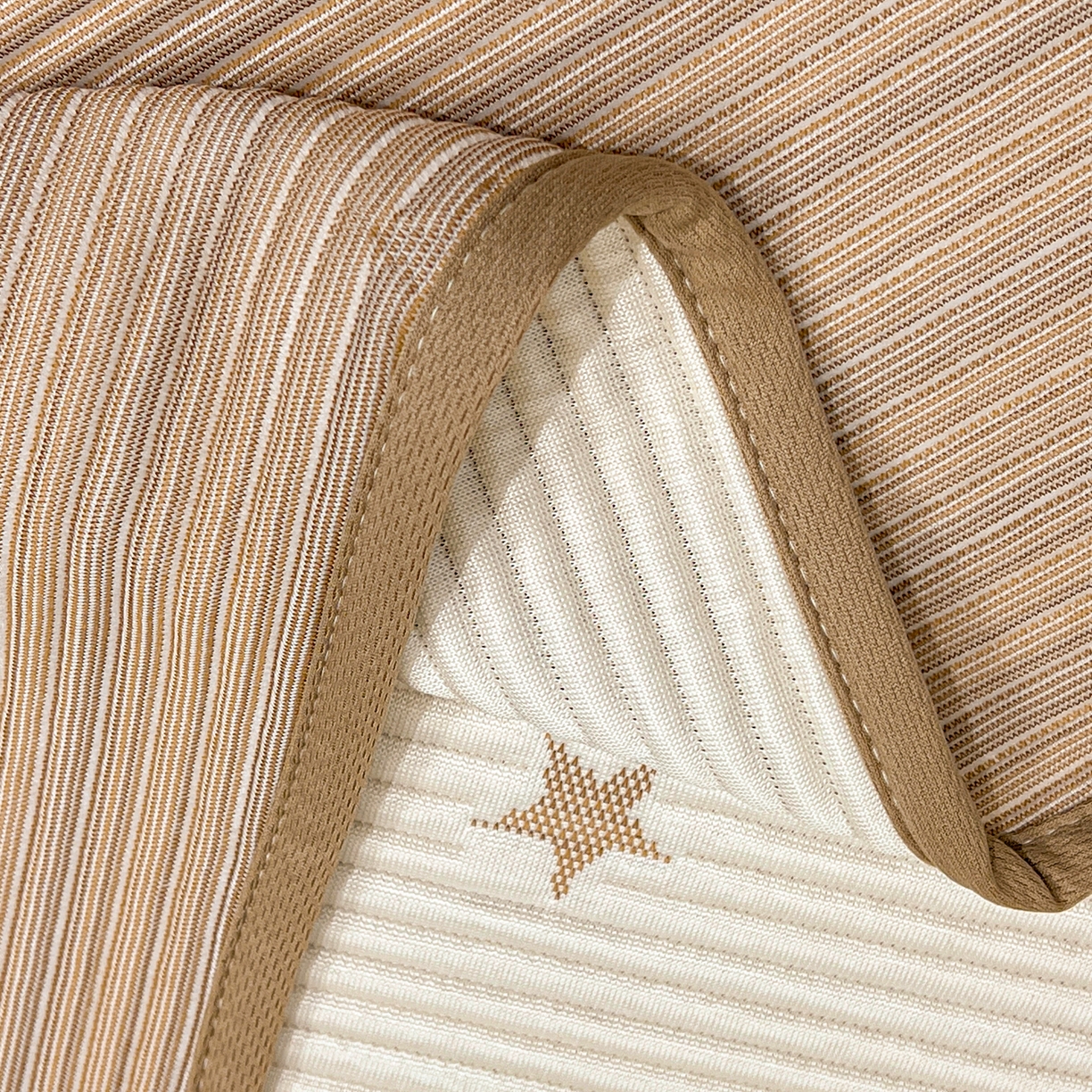 91家纺网 家纺一手货源 找家纺 桃子家居 2026新款A类PE凉感卡通蜡笔小新毛巾绣高端工艺空调软席凉席三件套系列 PE蜡笔小新-伙伴小新