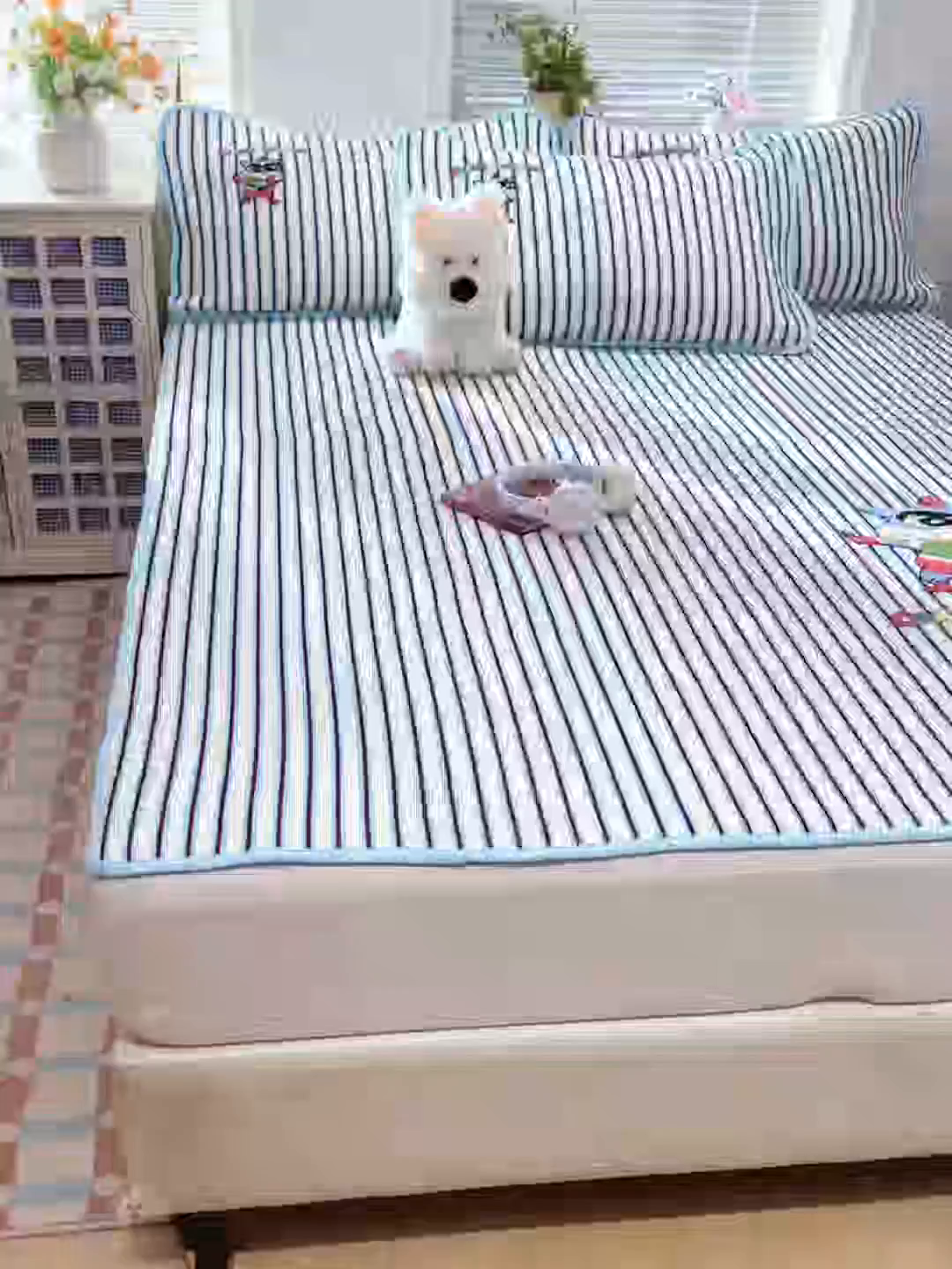 91家纺网 家纺一手货源 找家纺 桃子家居 2026新款A类PE凉感卡通蜡笔小新毛巾绣高端工艺空调软席凉席三件套系列 PE蜡笔小新-动感超人