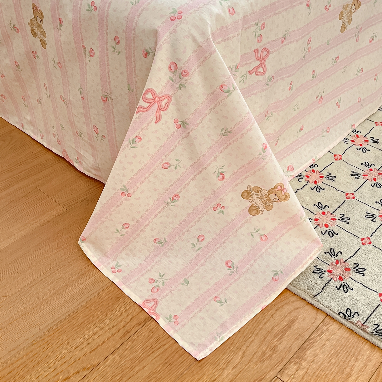 91家纺网 家纺一手货源 找家纺 女子家纺 2026新款全棉纯棉印花单品系列花卉款四件套 温柔花朵熊