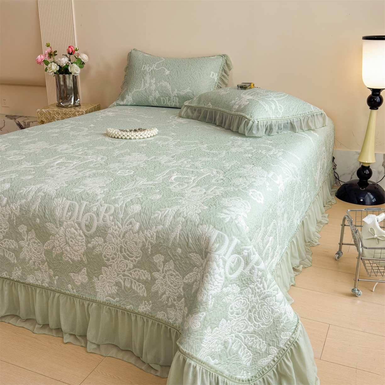 91家纺网 家纺一手货源 找家纺 慕木家纺 2026新款A类三明治复合乙纶提花冰豆豆花边床盖款床迪奥风系列（提供买家秀） 迪奥玫瑰-绿