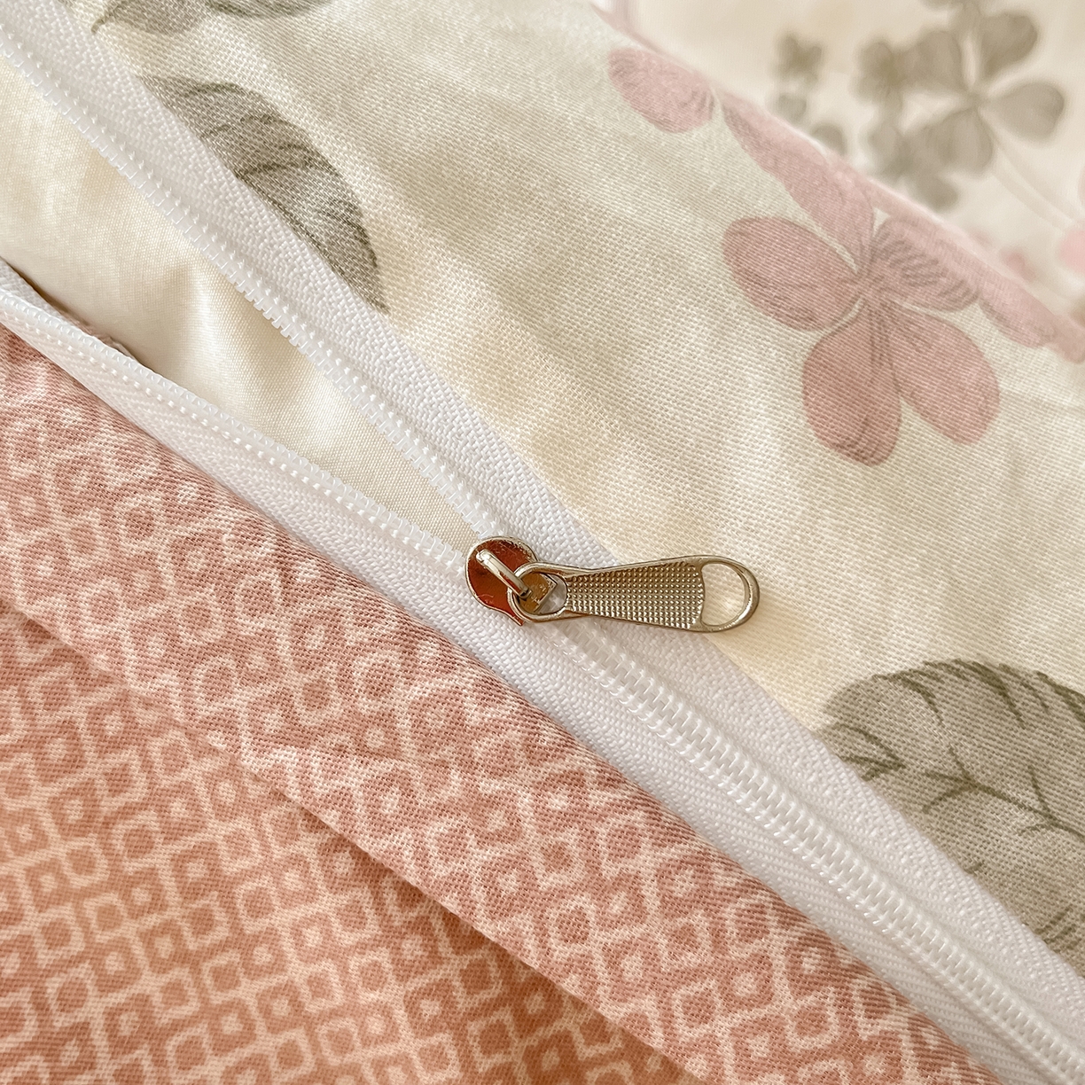 91家纺网 家纺一手货源 找家纺 女子家纺 2026新款全棉纯棉印花单品系列花卉款四件套 洛克庄园红