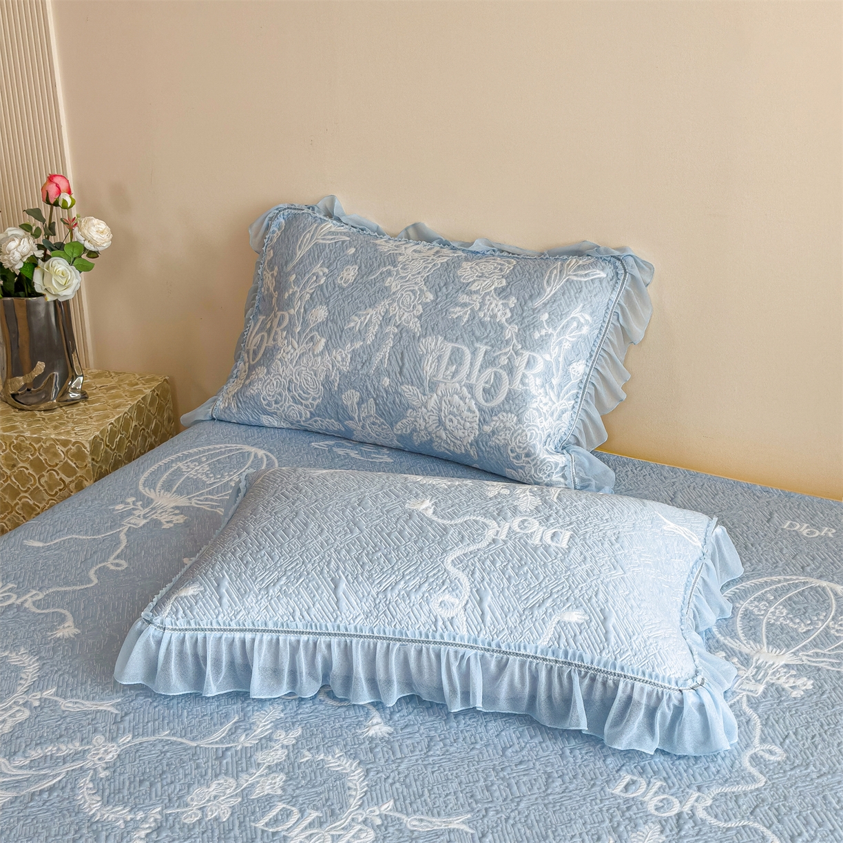 91家纺网 家纺一手货源 找家纺 （总）慕木家纺 2026新款A类三明治复合乙纶提花冰豆豆花边床盖款床迪奥风系列（提供买家秀）