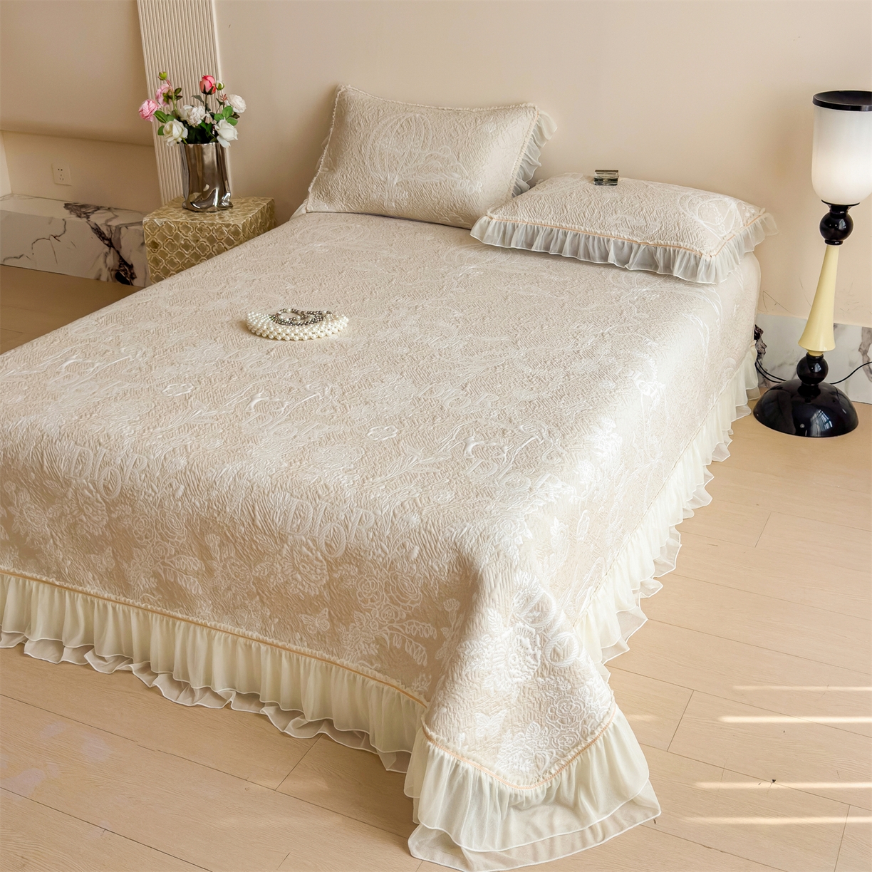 91家纺网 家纺一手货源 找家纺 慕木家纺 2026新款A类三明治复合乙纶提花冰豆豆花边床盖款床迪奥风系列（提供买家秀） 迪奥玫瑰-咖