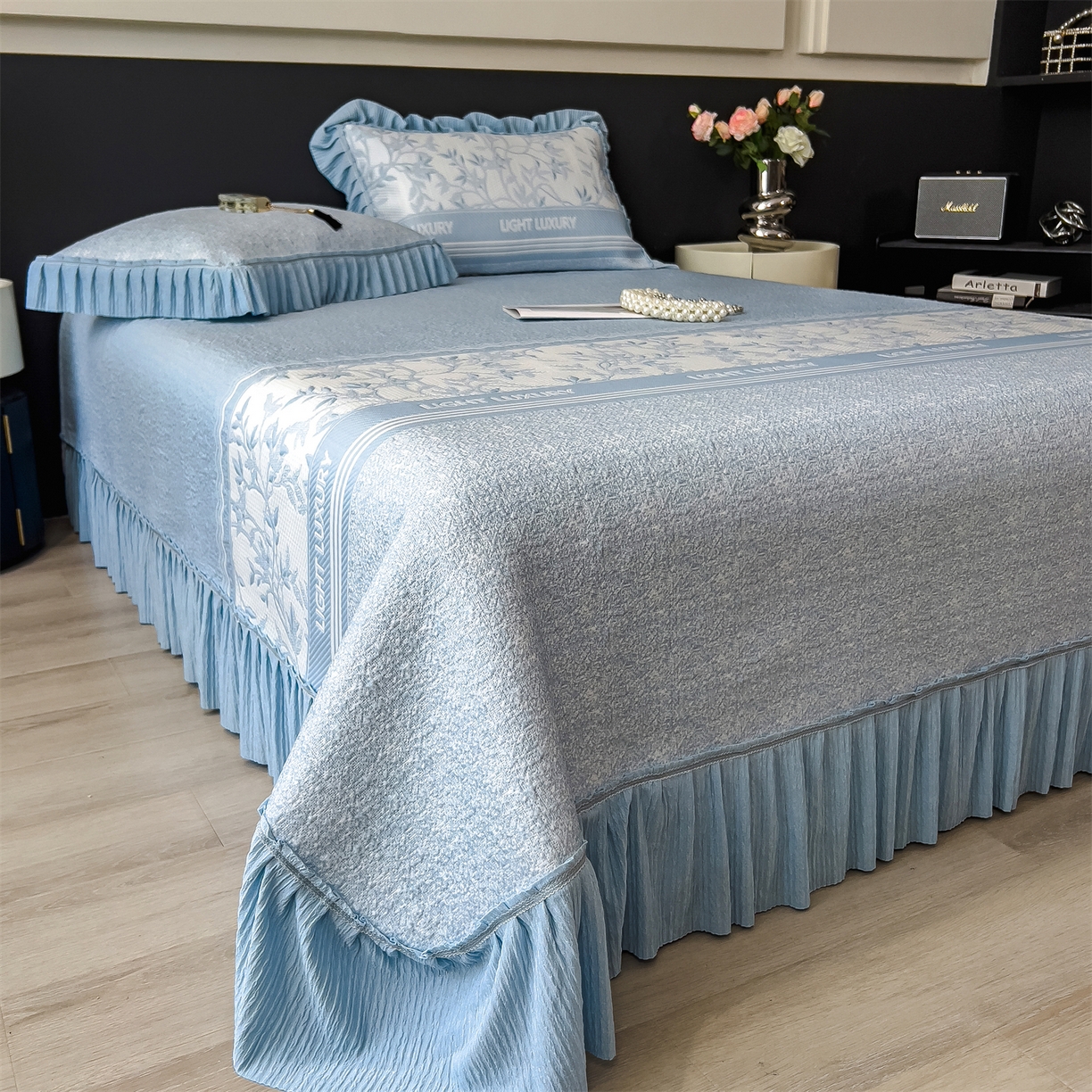 91家纺网 家纺一手货源 找家纺 （总）慕木家纺 2026新款A类三明治复合乙纶提花冰豆豆花边床盖款床裙欧洛菲系列（提供买家秀）