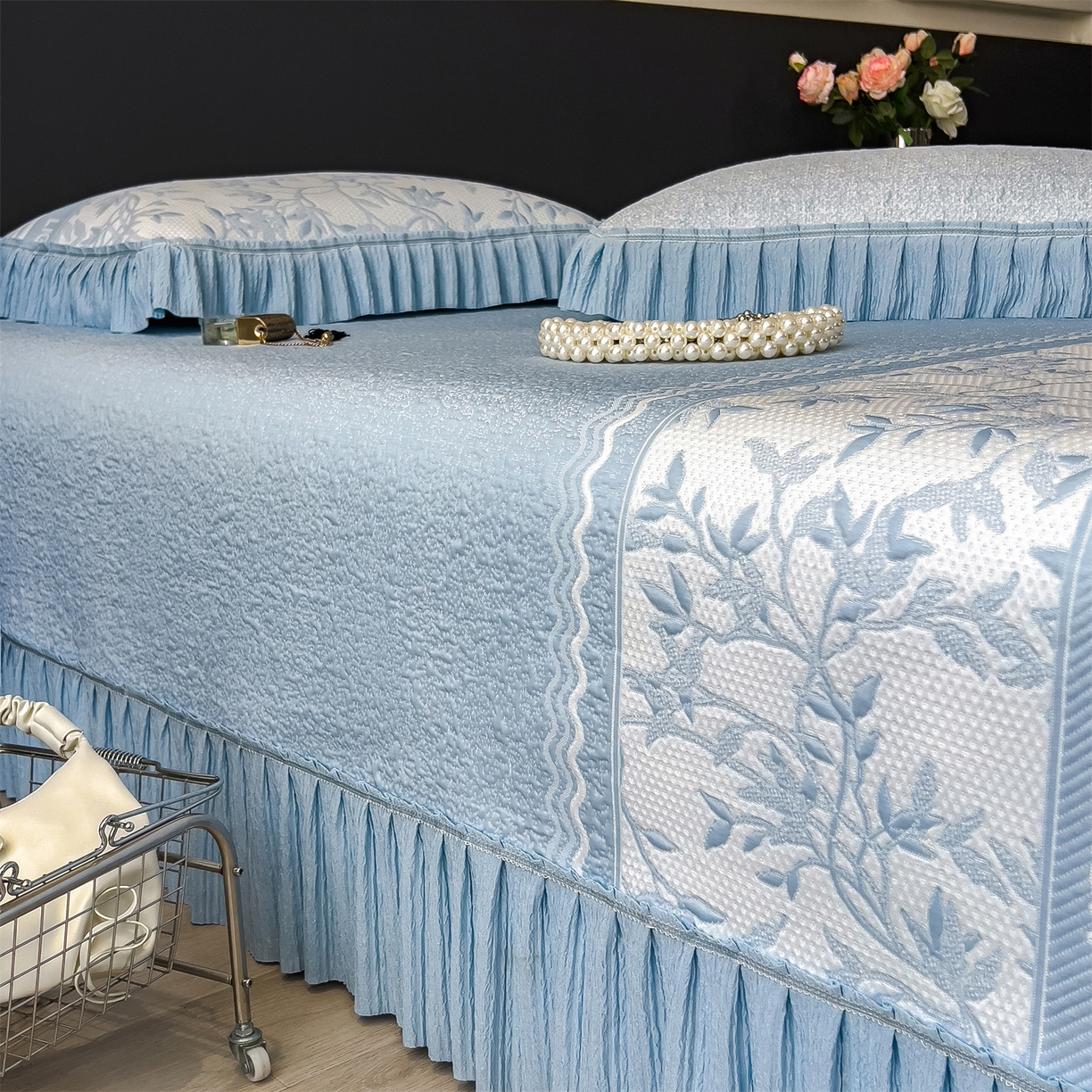 91家纺网 家纺一手货源 找家纺 （总）慕木家纺 2026新款A类三明治复合乙纶提花冰豆豆花边床盖款床裙欧洛菲系列（提供买家秀）