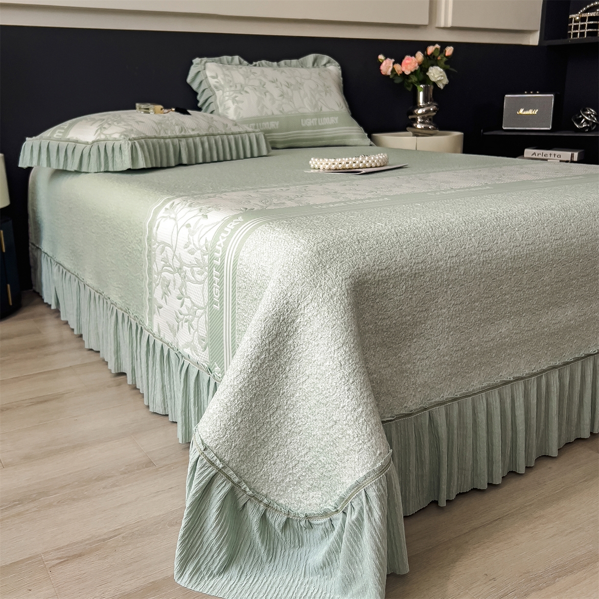 91家纺网 家纺一手货源 找家纺 慕木家纺 2026新款A类三明治复合乙纶提花冰豆豆花边床盖款床裙欧洛菲系列（提供买家秀） 欧洛菲-绿