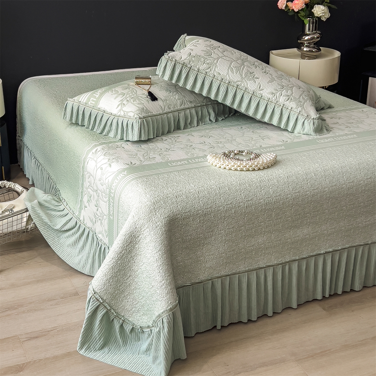 91家纺网 家纺一手货源 找家纺 慕木家纺 2026新款A类三明治复合乙纶提花冰豆豆花边床盖款床裙欧洛菲系列（提供买家秀） 欧洛菲-绿