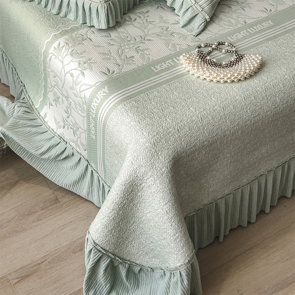 91家纺网 家纺一手货源 找家纺 慕木家纺 2026新款A类三明治复合乙纶提花冰豆豆花边床盖款床裙欧洛菲系列（提供买家秀） 欧洛菲-绿