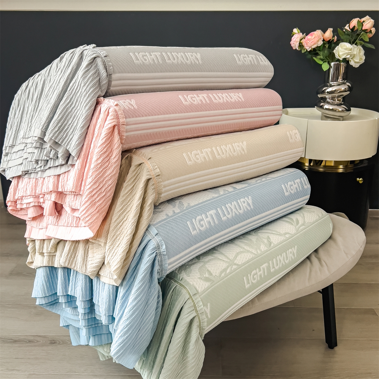 91家纺网 家纺一手货源 找家纺 慕木家纺 2026新款A类三明治复合乙纶提花冰豆豆花边床盖款床裙欧洛菲系列（提供买家秀） 组合图仅展示