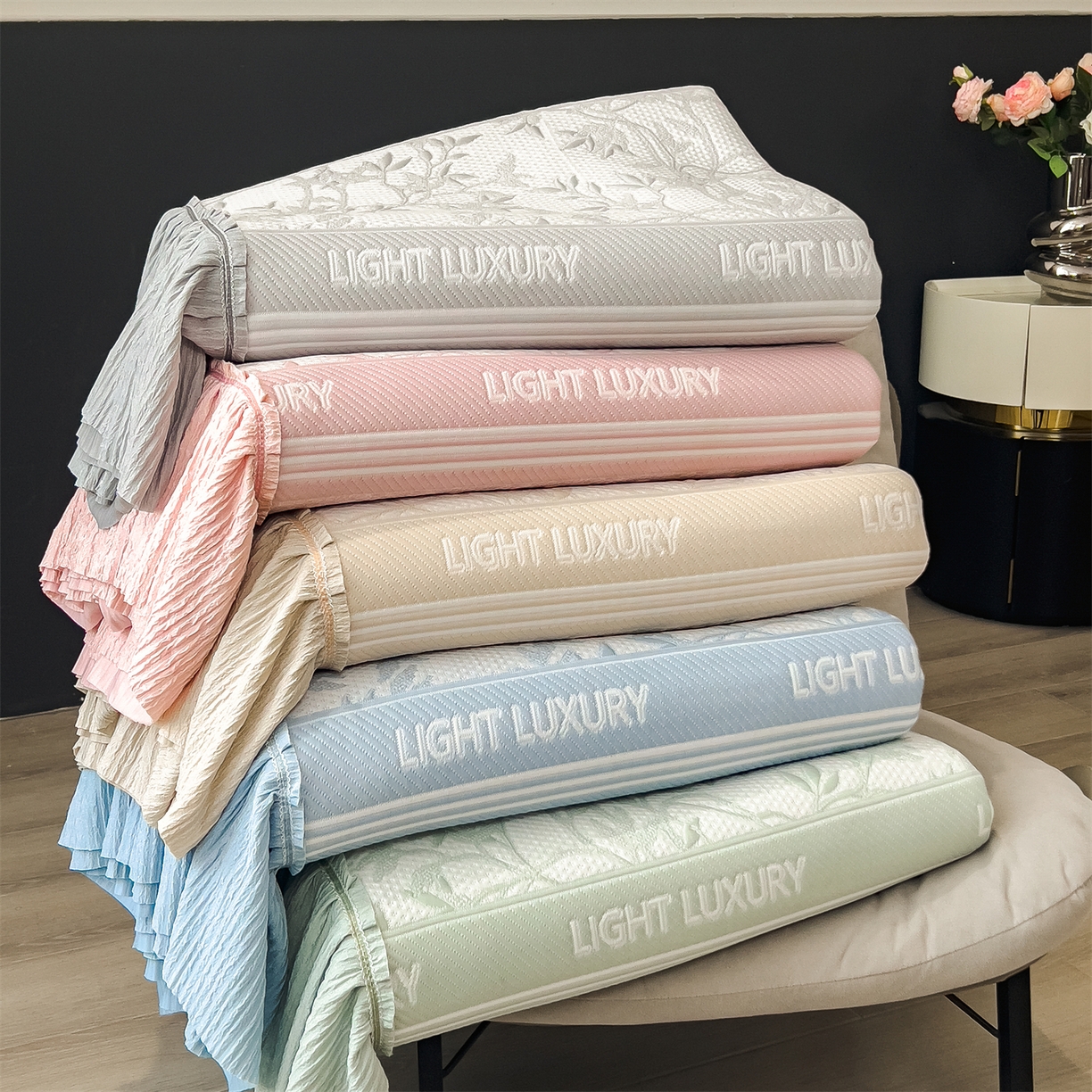 91家纺网 家纺一手货源 找家纺 慕木家纺 2026新款A类三明治复合乙纶提花冰豆豆花边床盖款床裙欧洛菲系列（提供买家秀） 组合图仅展示